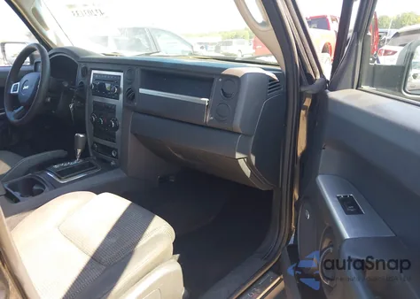 2008 Jeep Commander Sport z USA, uszkodzony, nr VIN 1J8HG48K58C149342